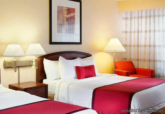 Отель Courtyard By Marriott Houston Northwest Экстерьер фото